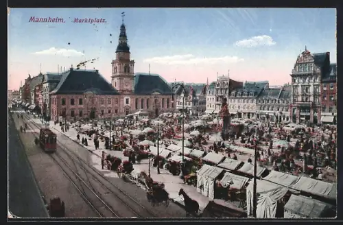 AK Mannheim, Marktplatz mit Strassenbahnen