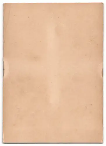 Fotografie unbekannter Fotograf und Ort, Gruppenportrait in einer Studiokulisse