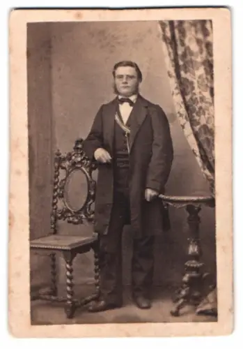 Fotografie unbekannter Fotograf und Ort, Student Adolph Huffeld aus Elberfeld mit Couleur