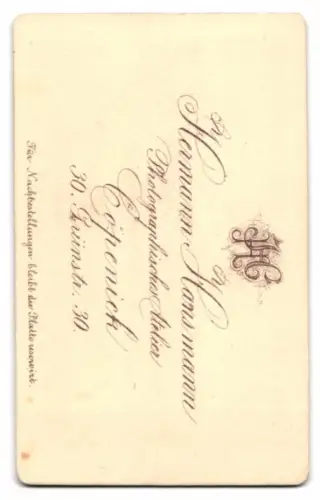 Fotografie Hermann Hansmann, Cöpenick, Grünstrasse 30, Porträt eines Kindes im karierten Kleid