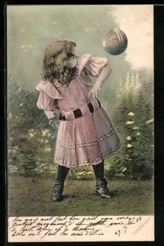 AK Kleines Kind spielt mit einem Ball