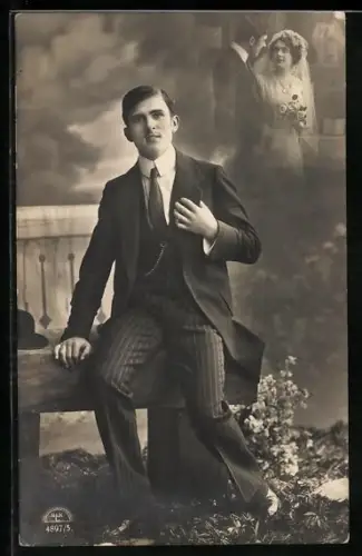 Foto-AK R & K Nr. 4897/5: Mann denkt an seine Hochzeit zurück