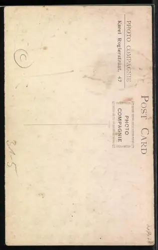 AK Mann im Anzug mit einem Akkordeon