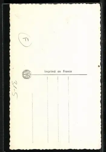 AK Sitzender Mann im Anzug spielt Akkordeon