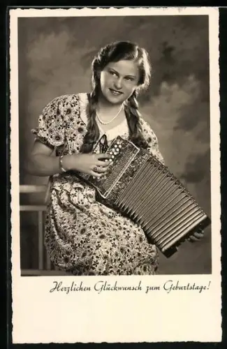 AK Junge Frau mit Galotta-Akkordeon