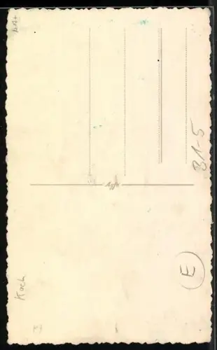 Foto-AK Junge Frau mit einem Akkordeon