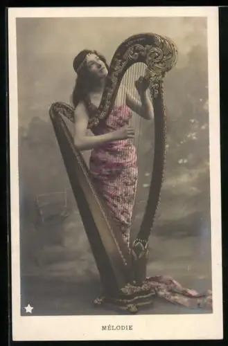 AK Frau in rosafarbenem Kleid spielt Harfe mit Blick Richtung Himmel