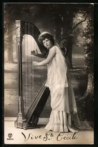 AK Dame in fliessendem Gewand spielt eine Harfe