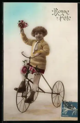 AK Kleines Kind auf einem dreirädrigen Fahrrad