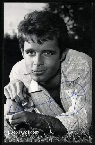 AK Musiker Thomas Fritsch auf einer Wiese, Autograph