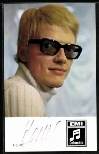 AK Musiker Heino in weissem Rollkragenpulli, Autograph