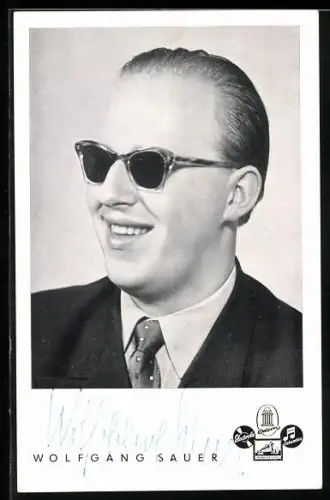AK Musiker Wolfgang Sauer lächelnd im Porträt, Autograph