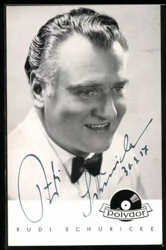AK Musiker Rudi Schuricke zur Seite lächelnd, Autograph