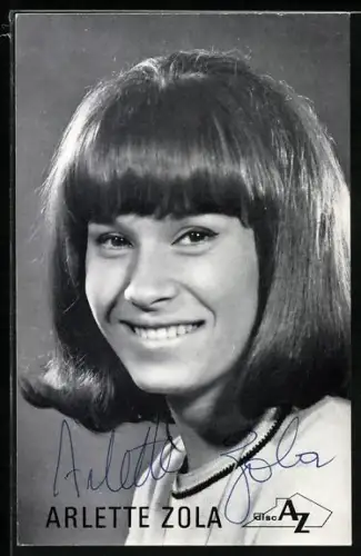 AK Musikerin Arlette Zola lächelnd im Porträt, Autograph