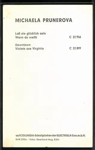 AK Musikerin Michaela Prunerova in die Kamera blickend, Autograph