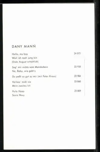 AK Musikerin Dany Mann auf einer Schaukel sitzend, Autograph