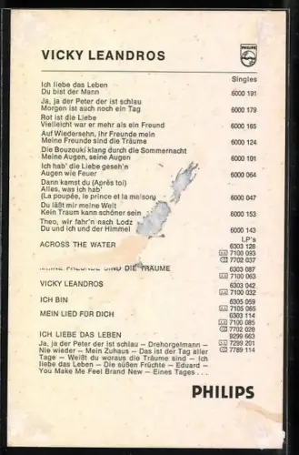 AK Musikerin Vicky Leandros mit roter Bluse, Autograph