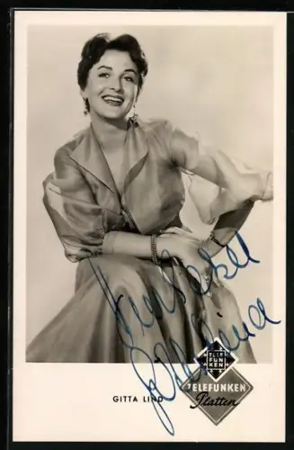 AK Musikerin Gitta Lind lächelnd im Porträt, Autograph
