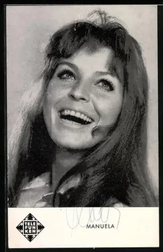 AK Musikerin Manuela mit einem lachenden Gesicht, Autograph