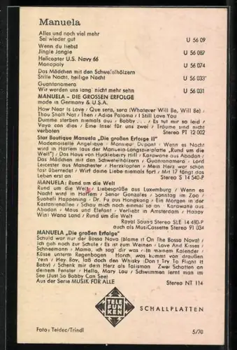 AK Musikerin Manuela mit einem lachenden Gesicht, Autograph