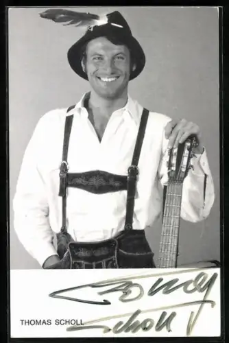 AK Musiker Thomas Scholl in Tracht, Autograph
