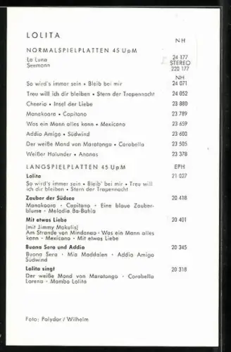 AK Musikerin Lolita lächelnd im Porträt, Autograph