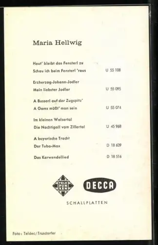 AK Musikerin Maria Hellwig mit Blumen in der Hand, Autograph