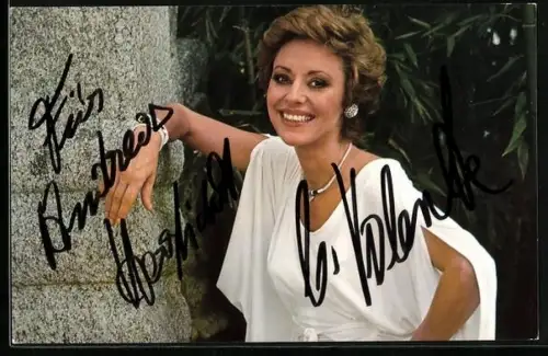 AK Musikerin Caterina Valente in weissem Kleid, Autograph
