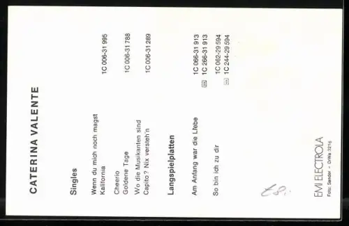 AK Musikerin Caterina Valente in weissem Kleid, Autograph