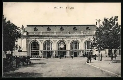 AK Troyes, La Gare et ses environs animés