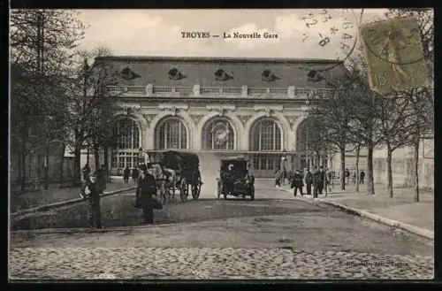 AK Troyes, La Nouvelle Gare avec voitures et passants