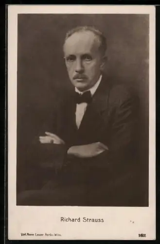 AK Richard Strauss mit verschränkten Armen