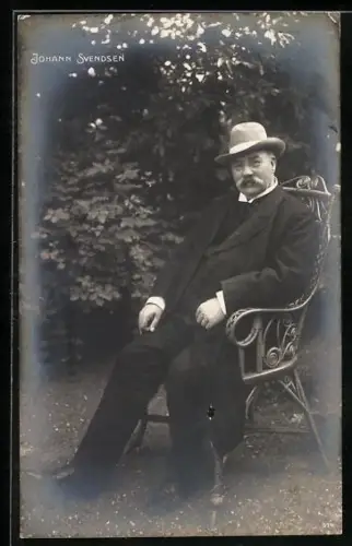 AK Johann Svendsen im Gartenstuhl