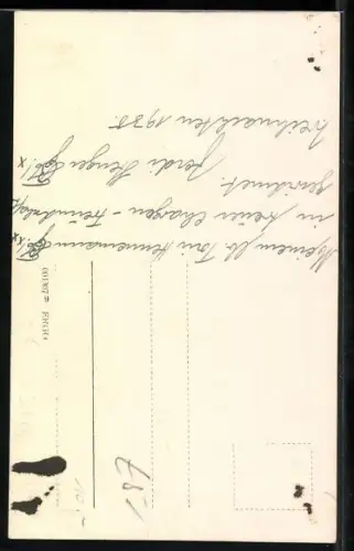 Foto-AK Portrait Student mit Schärpe, Tönnchen und Schläger, studentische Szene