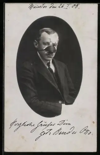 AK Verarzteter Student mit verbundener Nase und Pflastern, studentische Szene