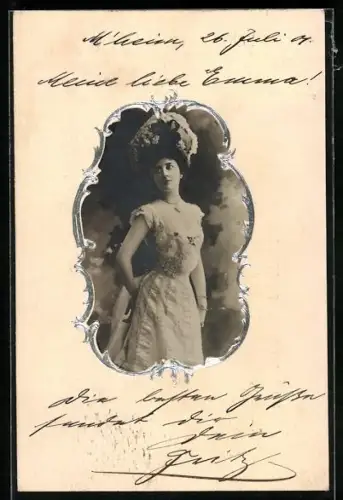 Foto-Collage-AK Junge Frau mit Hut im Atelier