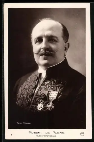 AK Robert de Flers mit Orden im Porträt