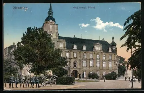 AK Oldenburg / Gr., Grossherzogliches Schloss und Soldaten mit Kanone