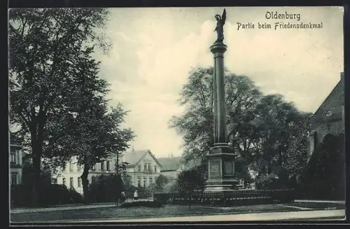 AK Oldenburg / Gr., Strassenpartie mit Friedensdenkmal