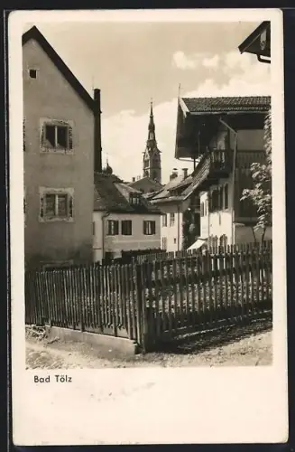 AK Bad Tölz, Blick auf Wohnhäuser und Kirchturm