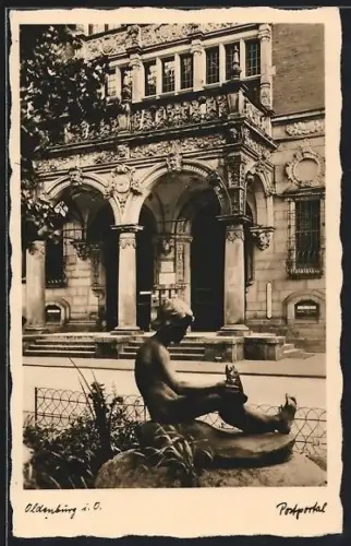 AK Oldenburg i. O., Postportal mit Plastik