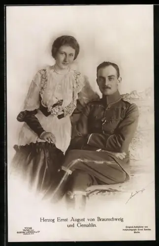 AK Herzog August von Braunschweig in Uniform und Gemahlin im schönen Kleid