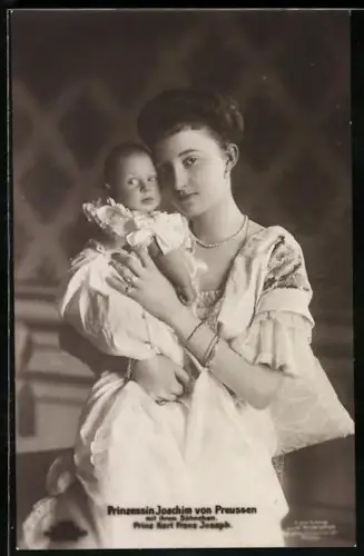 AK Prinzessin Joachim von Preussen mit ihrem Sohn Karl Franz Joseph als Täufling