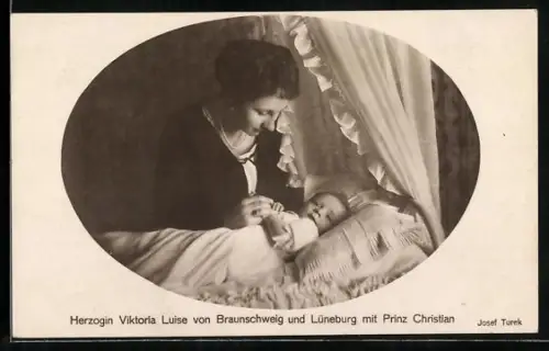 AK Herzogin Viktoria Luise von Braunschweig und Lüneburg mit Prinz Christian