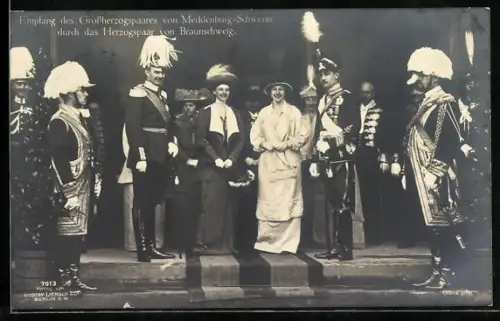 Foto-AK Empfang des Grossherzogspaares von Mecklenburg-Schwerin durch d. Herzogspaar von Braunschweig