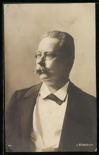 AK von Wildenbruch, Portrait mit Blille und Fliege