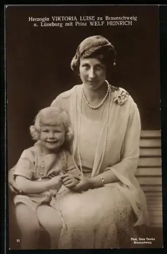 AK Herzogin Viktoria Luise zu Braunschweig u. Lüneburg mit Prinz Welf Heinrich