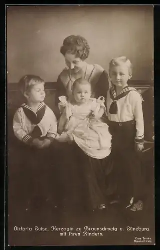AK Victoria Luise, Herzogin von Braunschweig u. Lüneburg mit ihren Kindern
