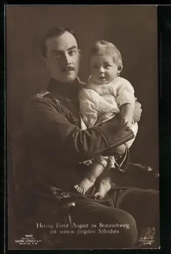 AK Prinz Ernst August Herzog von Braunschweig mit seinem jüngsten Söhnchen