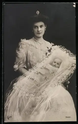 AK Kronprinzessin Cecilie mit Baby im Arm